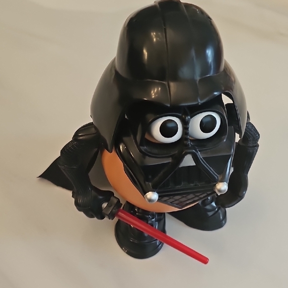 Hasbro Mr Potato Head Darth Vader - Picture 2 of 9